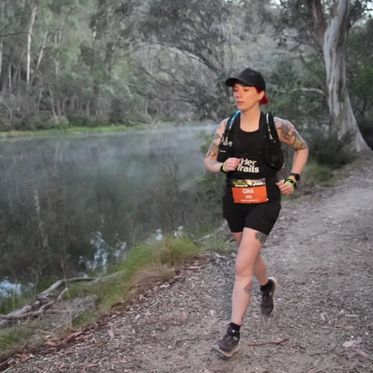 Her Trails x 2XU Light Speed Tech Singlet